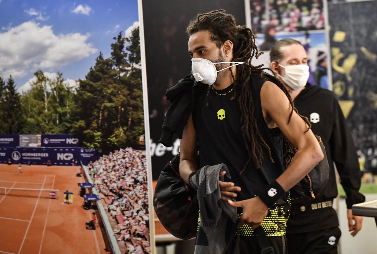 В Германии проходит выставочный турнир без зрителей, линейных судей и болбоев