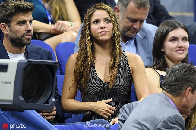 Пике в компании Шакиры представил обновленный Кубок Дэвиса