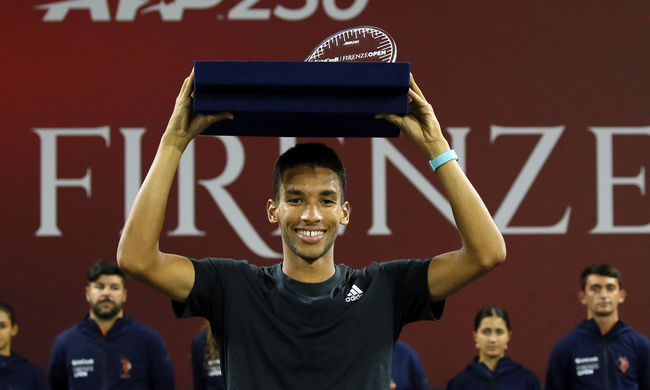 Флоренция. Оже-Альяссим выиграл второй титул ATP в карьере Флоренция. Оже-Альяссим выиграл второй титул ATP в карьере