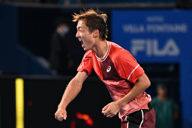 Токио. Мотидзуки сенсационно обыграл десятую ракетку мира, де Минор повторил достижение Хьюитта