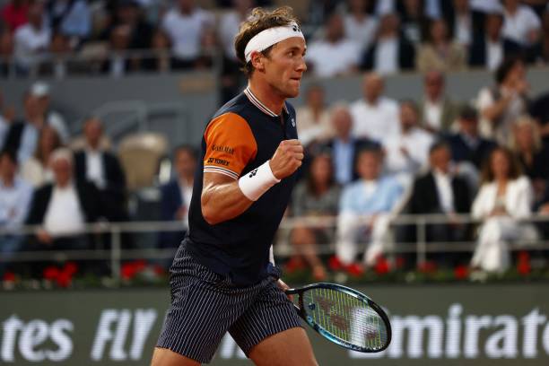 Ролан Гаррос. Рууд второй год подряд сыграет в полуфинале после победы над Руне