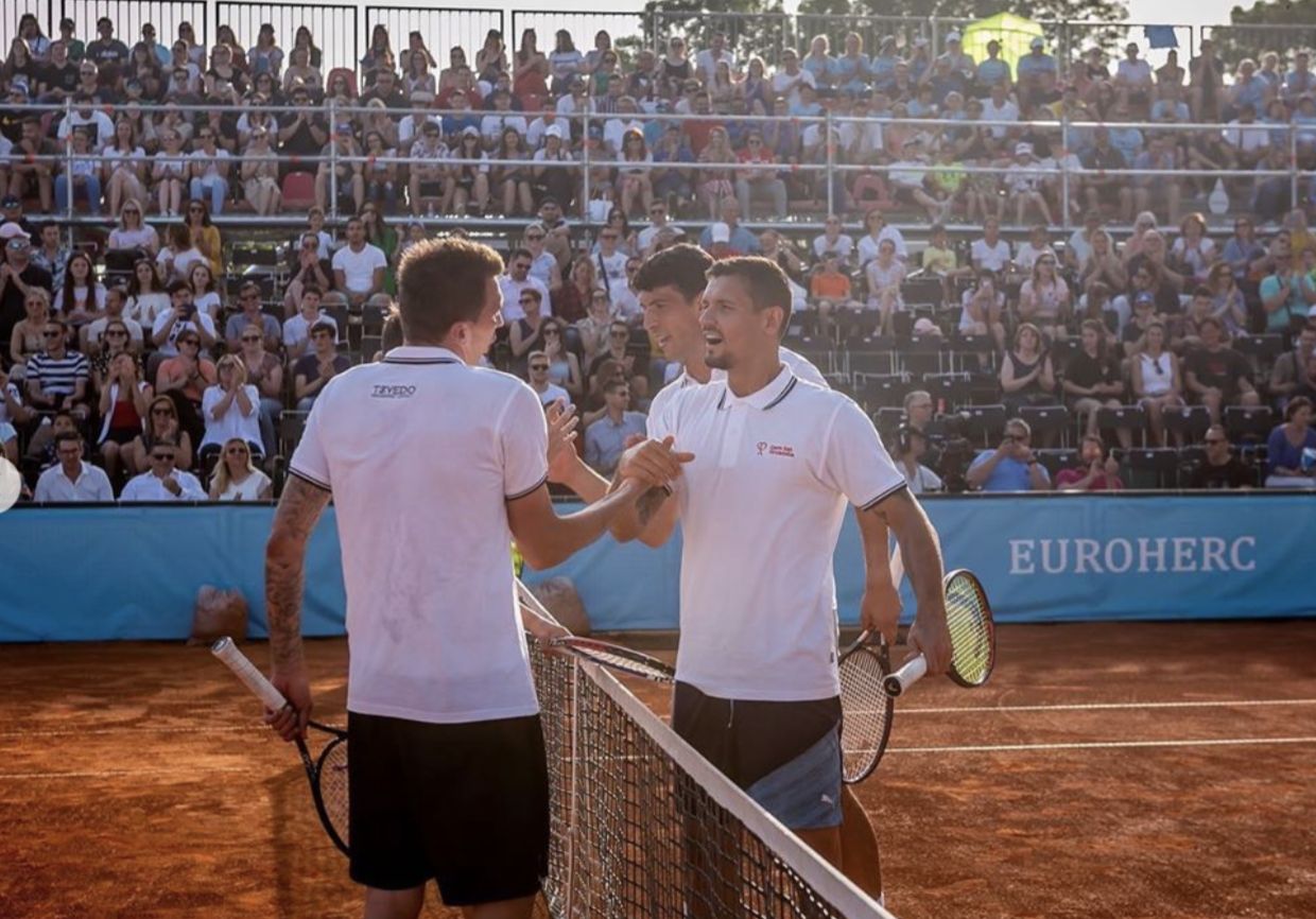 Модрич и Манджукич приняли участие в благотворительном теннисном турнире