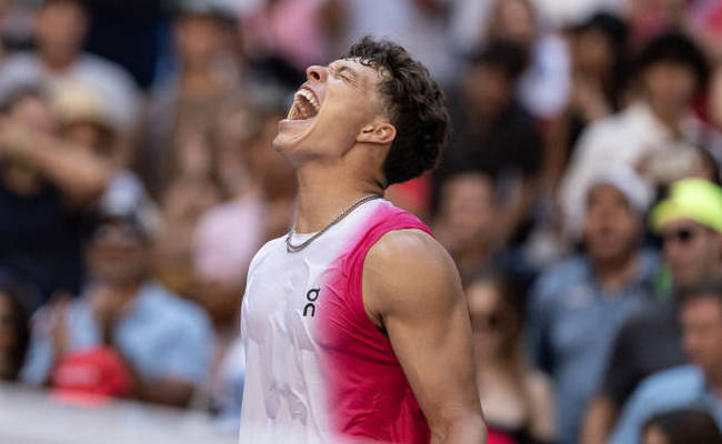 US Open. Тиафо и Шелтон встретятся в четвертьфинале, Фритц и Джокович обыграли "квалифаеров" в матчах 1/8 финала