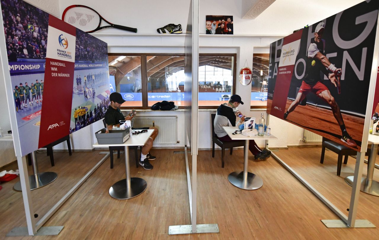 В Германии проходит выставочный турнир без зрителей, линейных судей и болбоев