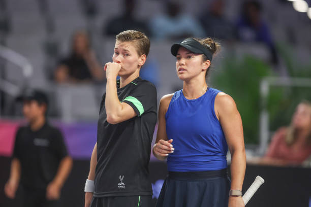 WTA Finals. Определились полуфиналистки парного турнира из группы "Роза Кассалс" WTA Finals. Определились полуфиналистки парного турнира из группы "Роза Кассалс"