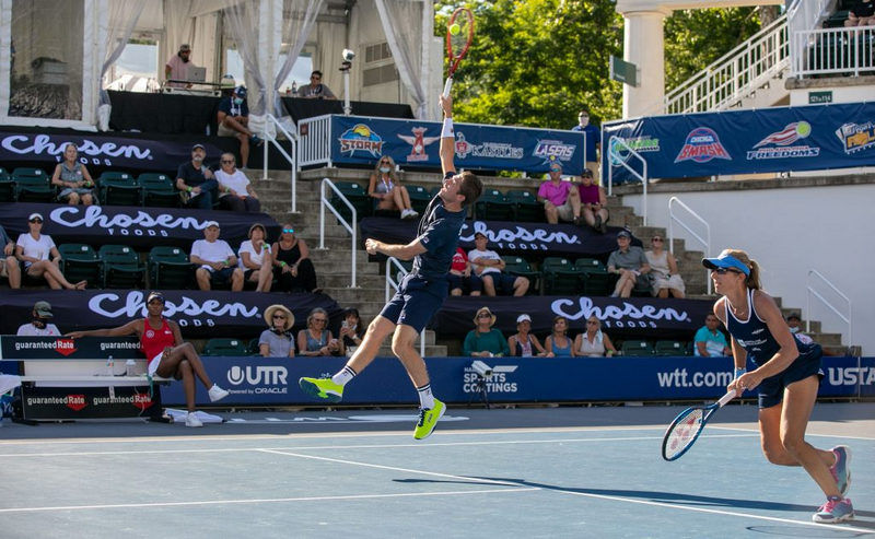 Зрители на командном турнире в США не соблюдают масочный режим, несмотря на изначальные правила (ФОТО) Зрители на командном турнире в США не соблюдают масочный режим, несмотря на изначальные правила (ФОТО)