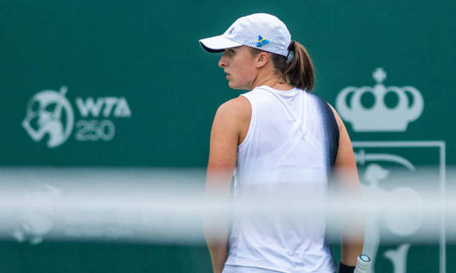 Варшава. Швёнтек успешно начала выступление, Мухова не без проблем вышла во второй круг