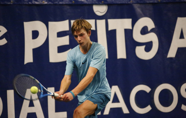 Les Petits As. Пономарь обыграл лидера посева на пути в финал