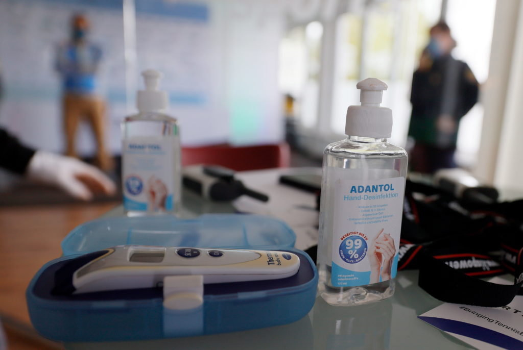 В Германии проходит выставочный турнир без зрителей, линейных судей и болбоев