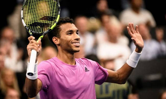 Базель. Оже-Альяссим победил лидера рейтинга и встретится с Руне в финале Базель. Оже-Альяссим победил лидера рейтинга и встретится с Руне в финале