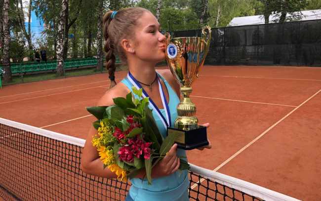 Камилла Бартон: "Если Остапенко смогла выиграть "Шлем", почему и я не могу это сделать?"  Камилла Бартон: "Если Остапенко смогла выиграть "Шлем", почему и я не могу это сделать?"