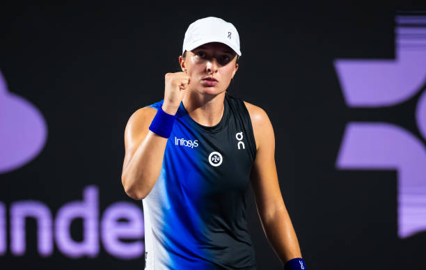 WTA Finals. Швёнтек с "баранкой" победила Вондроушову, Гауфф отдала лишь один гейм Жабер WTA Finals. Швёнтек с "баранкой" победила Вондроушову, Гауфф отдала лишь один гейм Жабер