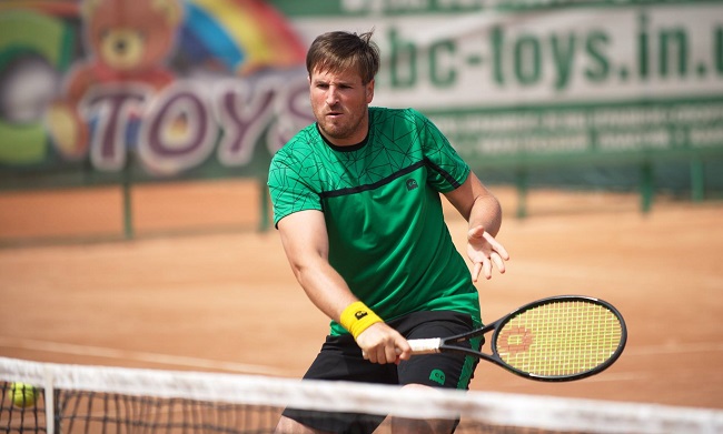 Аптос. Ужиловский снялся во втором сете матча против Коккинакиса