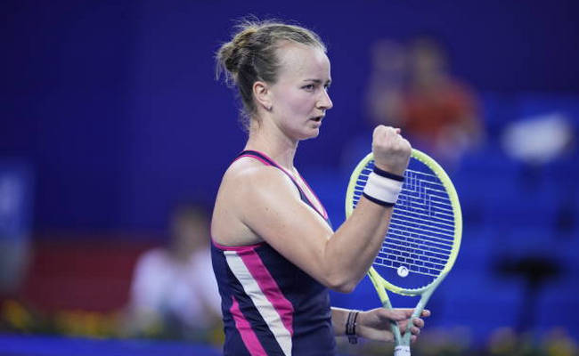 WTA Elite Trophy. Крейчикова в двух сетах победила Линетт