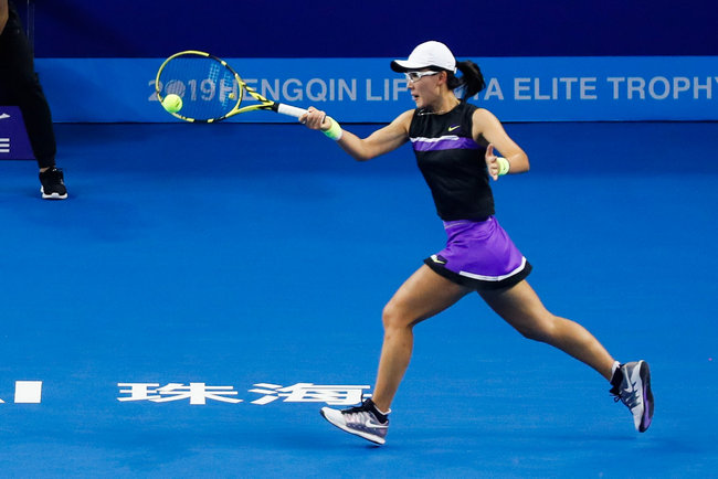 WTA Elite Trophy. Чжэн Сайсай победила третью сеяную WTA Elite Trophy. Чжэн Сайсай победила третью сеяную