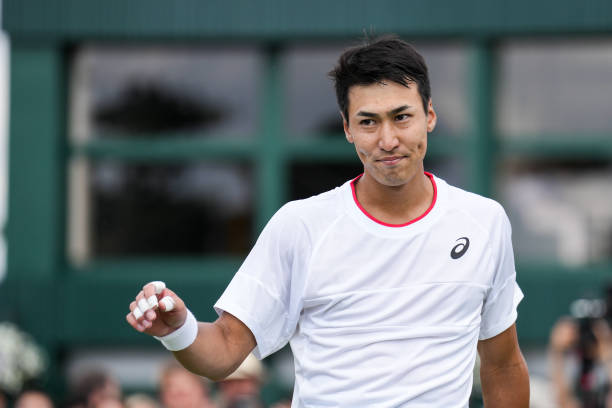 Уимблдон. "Лаки лузер" из второй сотни отыграл два матчбола и победил в пятисетовом поединке, Берреттини и де Минор встретятся во втором круге Уимблдон. "Лаки лузер" из второй сотни отыграл два матчбола и победил в пятисетовом поединке, Берреттини и де Минор встретятся во втором круге