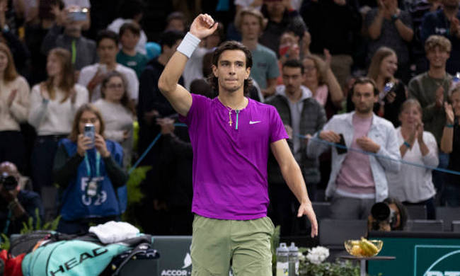 Париж. Музетти выбил четвёртую ракетку мира, Циципас вышел в четвертьфинал Париж. Музетти выбил четвёртую ракетку мира, Циципас вышел в четвертьфинал