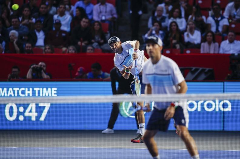 Федерер и Зверев собрали рекордное количество зрителей на теннисном матче