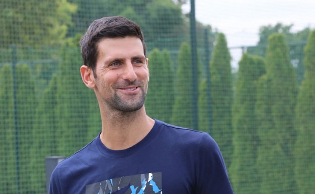 Новак Джокович: "Не хочу показаться высокомерным, но игрокам трудно жить в отеле в маленькой комнате, где и окно открыть нельзя"