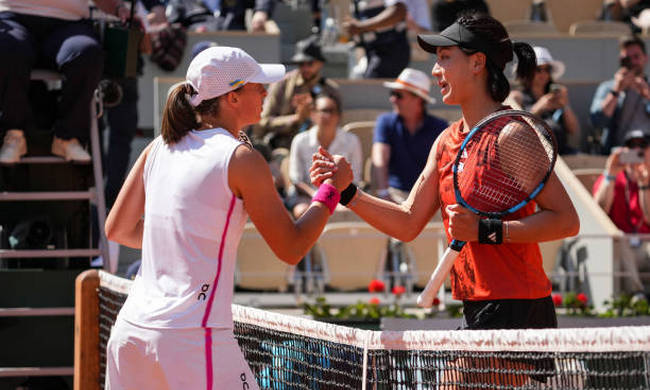 Ролан Гаррос. Швёнтек не проиграла сопернице ни одного гейма, Шмидлова впервые вышла в 1/8 финала на турнире Grand Slam