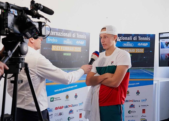 Лео Борг: "Мне было немного трудно справиться с тем, что меня сравнивают с отцом, но сейчас все нормально" Лео Борг: "Мне было немного трудно справиться с тем, что меня сравнивают с отцом, но сейчас все нормально"