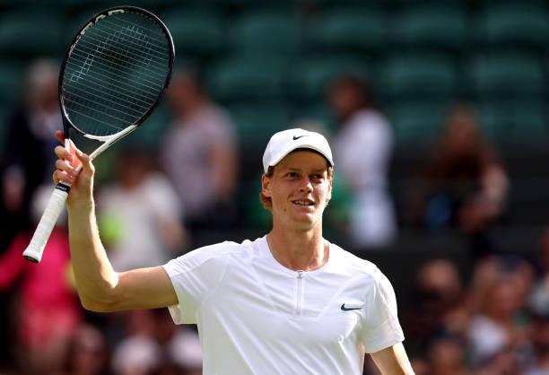 Уимблдон. Синнер второй год подряд сыграет в четвертьфинале, Джокович и Хуркач не успели доиграть свой поединок