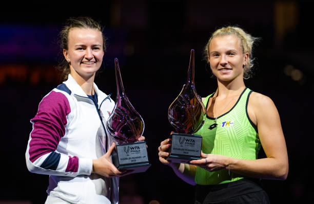WTA Finals. Крейчикова и Синякова не смогли защитить титул, упустив преимущество на супер тай-брейке WTA Finals. Крейчикова и Синякова не смогли защитить титул, упустив преимущество на супер тай-брейке