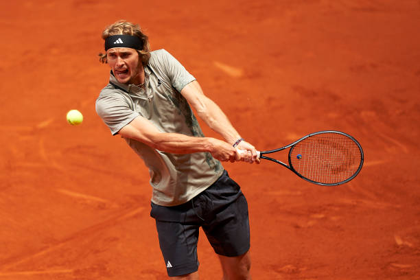 Мадрид. Зверев выиграл 50-й матч на грунтовых "Мастерсах", Мунар взял реванш у Арналди Мадрид. Зверев выиграл 50-й матч на грунтовых "Мастерсах", Мунар взял реванш у Арналди