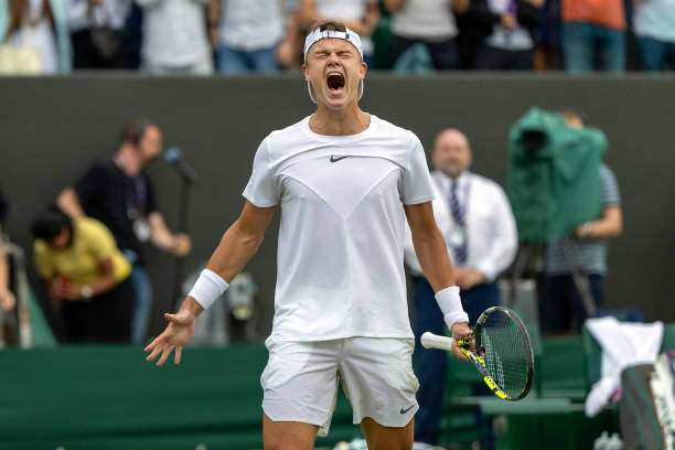 Уимблдон. Берреттини победил Зверева, Руне спас два матчбола в пятом сете и впервые вышел в четвертый круг на травяном "мэйджоре" Уимблдон. Берреттини победил Зверева, Руне спас два матчбола в пятом сете и впервые вышел в четвертый круг на травяном "мэйджоре"