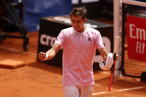 Мадрид. Итальянец из второй сотни обыграл четвертую ракетку мира, Музетти и Вавринка проиграли во втором круге Мадрид. Итальянец из второй сотни обыграл четвертую ракетку мира, Музетти и Вавринка проиграли во втором круге