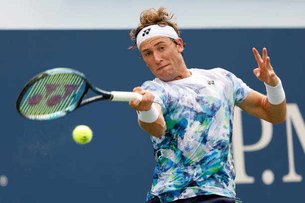 US Open. Джокович, Рууд и Циципас стартовали с побед, два квалифаера впервые выиграли матчи на уровне ATP и сыграют друг с другом US Open. Джокович, Рууд и Циципас стартовали с побед, два квалифаера впервые выиграли матчи на уровне ATP и сыграют друг с другом