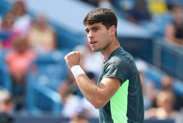 Цинциннати. Алькарас ушел от поражения в матче с "квалифаером", Джокович 75-й раз вышел в полуфинал на "Мастерсе" Цинциннати. Алькарас ушел от поражения в матче с "квалифаером", Джокович 75-й раз вышел в полуфинал на "Мастерсе"