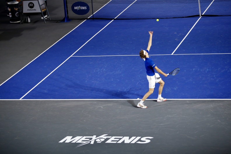 Федерер и Зверев собрали рекордное количество зрителей на теннисном матче