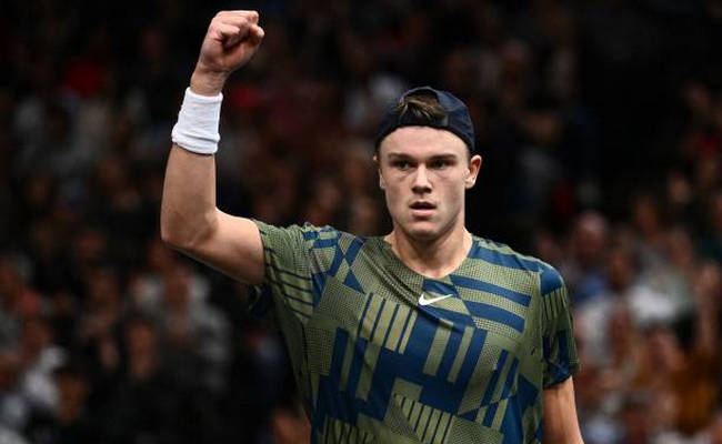 Париж. Руне впервые стал чемпионом на "Мастерсе", обыграв Джоковича Париж. Руне впервые стал чемпионом на "Мастерсе", обыграв Джоковича