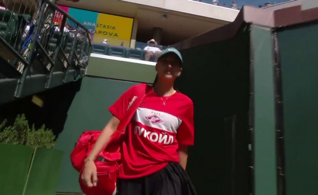 "Это повод исключить Потапову или пока нет?". Россиянка вышла на свой матч турнира в Индиан-Уэллс в футболке московского "Спартака" "Это повод исключить Потапову или пока нет?". Россиянка вышла на свой матч турнира в Индиан-Уэллс в футболке московского "Спартака"