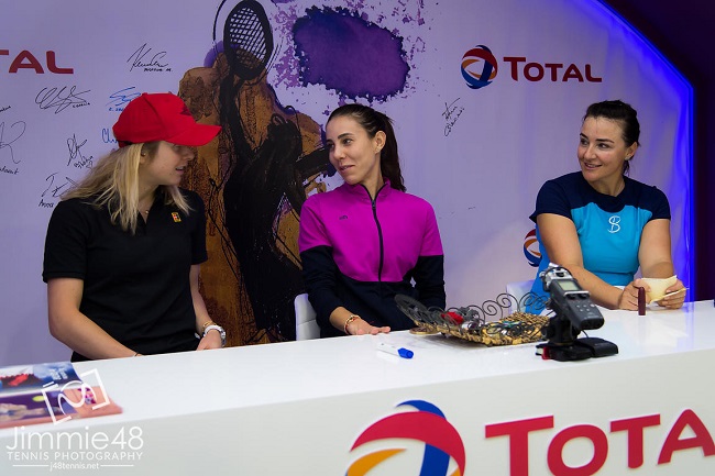 Свитолина встретилась с болельщиками в Дохе Свитолина встретилась с болельщиками в Дохе