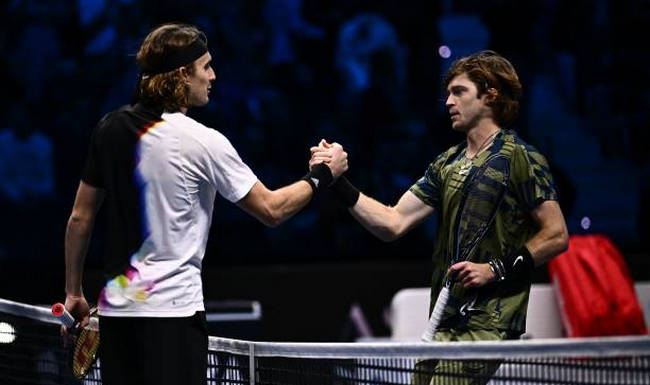 ATP Finals. Циципас проиграл в последнем групповом матче и не вышел в полуфинал ATP Finals. Циципас проиграл в последнем групповом матче и не вышел в полуфинал