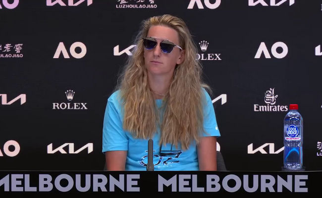 "Почему-то вы продолжаете втягивать в это игроков". Виктория Азаренко - об инциденте с отцом Новака Джоковича на Australian Open "Почему-то вы продолжаете втягивать в это игроков". Виктория Азаренко - об инциденте с отцом Новака Джоковича на Australian Open