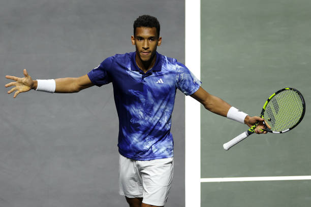 Роттердам. Оже-Альяссим успешно начал защиту титула, Хуркач за три часа впервые победил Баутисту Агута Роттердам. Оже-Альяссим успешно начал защиту титула, Хуркач за три часа впервые победил Баутисту Агута