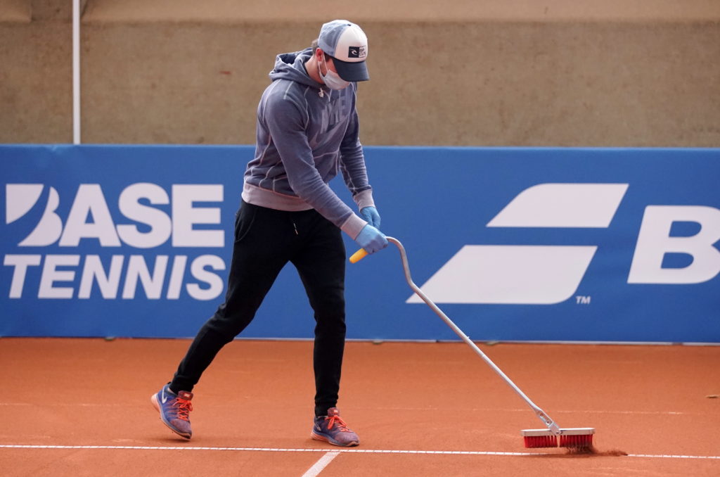 Чемпион выставочного турнира получил в качестве приза туалетную бумагу