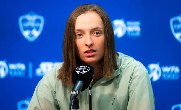 Ига Швёнтек о сериале Netflix про теннис: "Может, лучше спросить у них, почему они не показали наш выставочный матч в поддержку Украины" Ига Швёнтек о сериале Netflix про теннис: "Может, лучше спросить у них, почему они не показали наш выставочный матч в поддержку Украины"