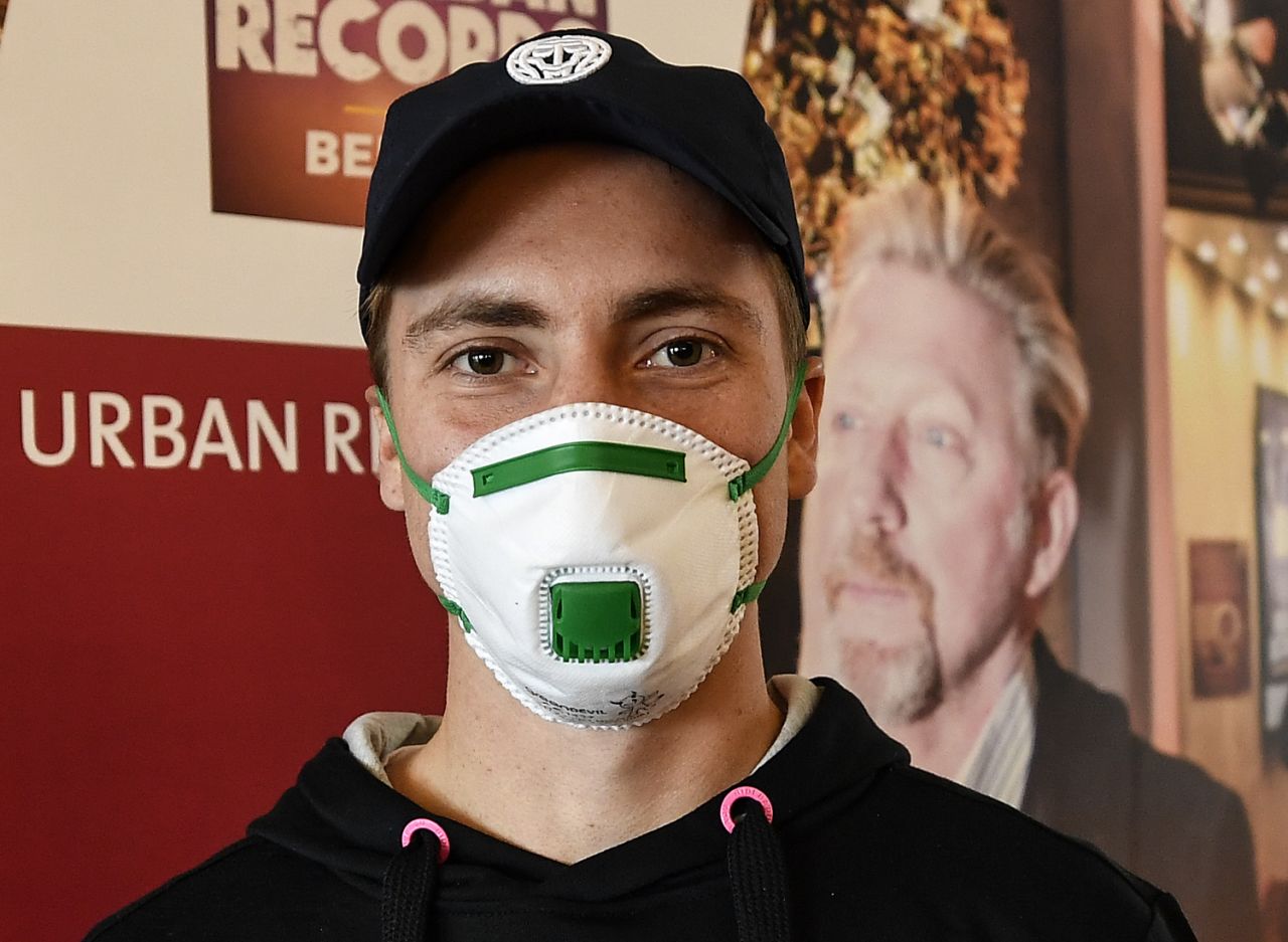 В Германии проходит выставочный турнир без зрителей, линейных судей и болбоев