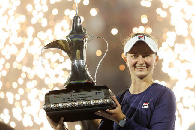 Дубай. Крейчикова обыграла Швёнтек в финальном матче Дубай. Крейчикова обыграла Швёнтек в финальном матче