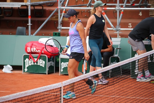 Свитолина провела тренировку с Барти на кортах Ролан Гаррос (ВИДЕО) Свитолина провела тренировку с Барти на кортах Ролан Гаррос (ВИДЕО)