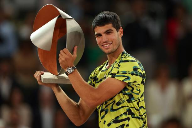 Мадрид. Алькарас в трехсетовом поединке победил "лаки лузера" Штруффа и выиграл свой четвертый "Мастерс" Мадрид. Алькарас в трехсетовом поединке победил "лаки лузера" Штруффа и выиграл свой четвертый "Мастерс"