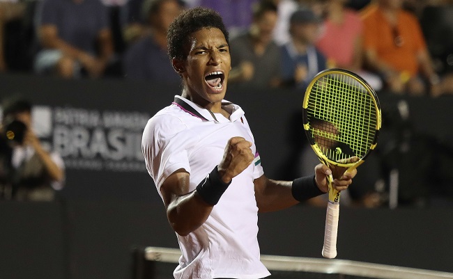 Рио-де-Жанейро. Оже-Альяссим устанавливает рекорд Тура, Дьере проходит в финал на отказе соперника