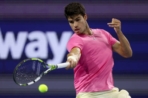 Майами. Алькарас выиграл десятый матч подряд и вновь сыграет против Синнера в полуфинале "Мастерса" Майами. Алькарас выиграл десятый матч подряд и вновь сыграет против Синнера в полуфинале "Мастерса"