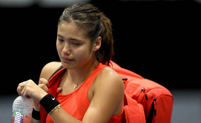 Окленд. Фернандес уверенно вышла в четвертьфинал, Радукану получила травму и покинула корт в слезах Окленд. Фернандес уверенно вышла в четвертьфинал, Радукану получила травму и покинула корт в слезах