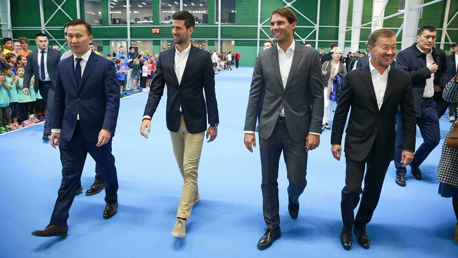 Надаль обыграл Джоковича в показательном поединке в Казахстане Надаль обыграл Джоковича в показательном поединке в Казахстане