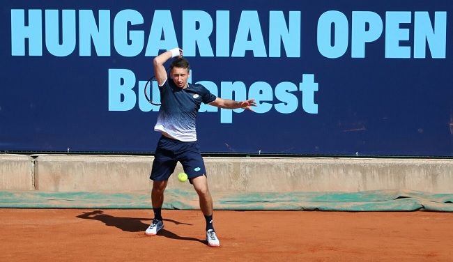 Будапешт. Стаховский празднует победу в стартовом матче в квалификации Будапешт. Стаховский празднует победу в стартовом матче в квалификации